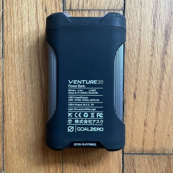 Goal Zero Venture 35 Power Bank and Chroma Crush Light - Picture 3 of 4